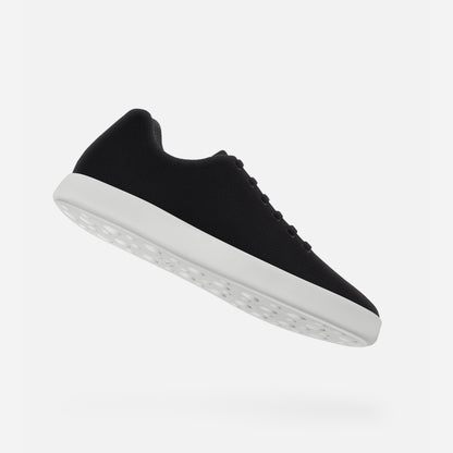 Model 000: Black & White
